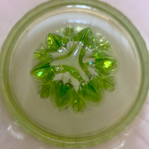 Vintage Uranium Depression Glass Juicer 8.5”w x 6”D x 3.5”H - Picture 4 of 6